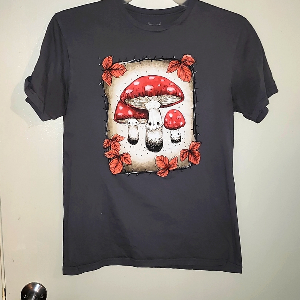 STEPHANIE BAYLES Mushroom Tshirt, Grey, Size M, EUC